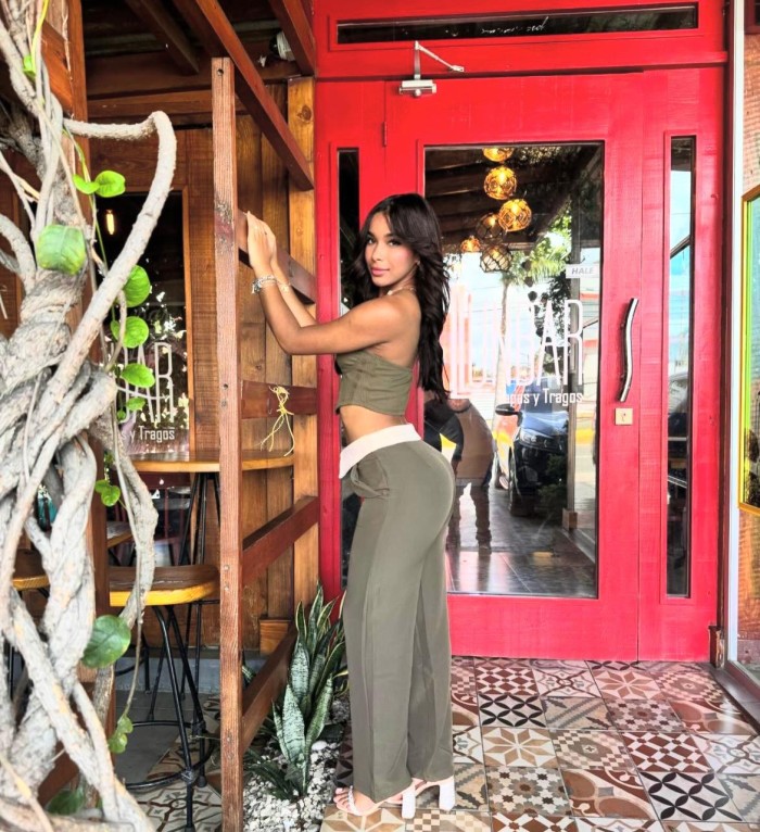 JOVENCITA DISPUESTA Y COMPLACIENTE EN COLLBLANC