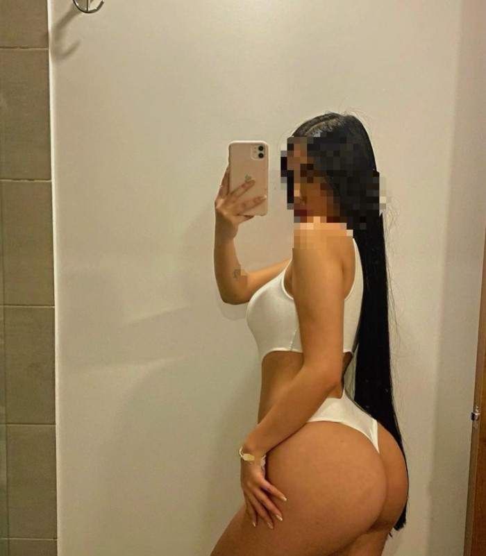 UNA JOVENCITA LLENA DE CARIÑO PARA DARTE.!.. SALID