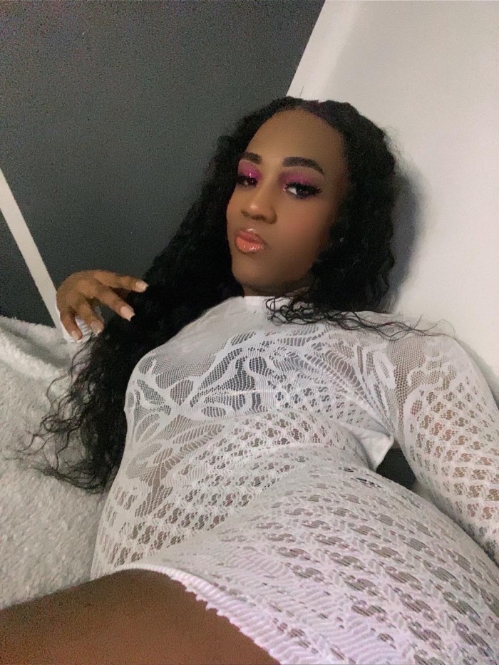 TRANS LUJURIOSA,FIESTERA Y GARGADA DE LECHE