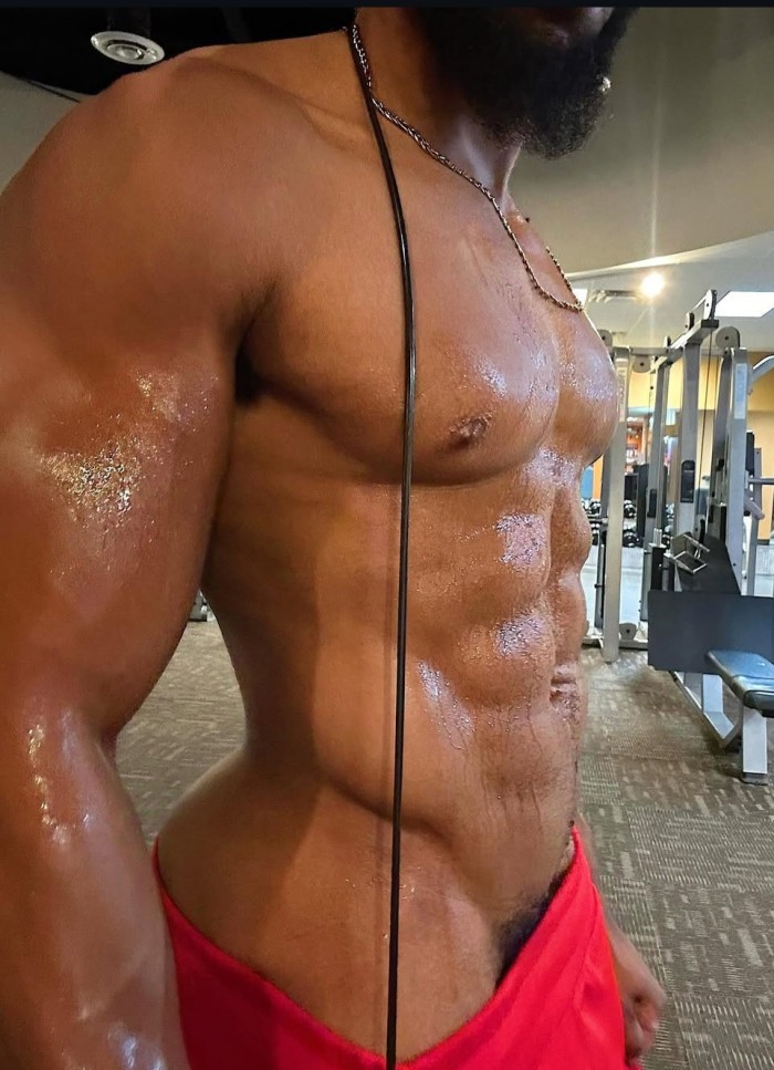 SEXY MORENO ATLÉTICO EXCELENTE COMPAÑÍA