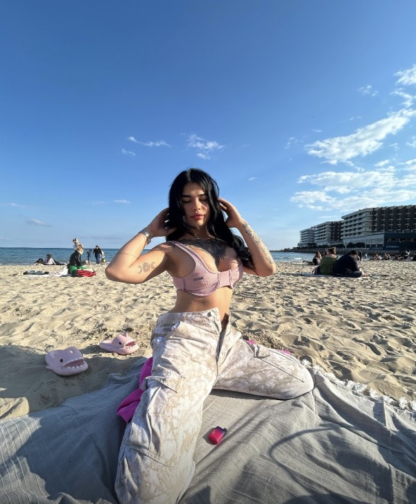 SEXY NIÑATA CON TETAS GRANDES PARA DARTE A MAMAR