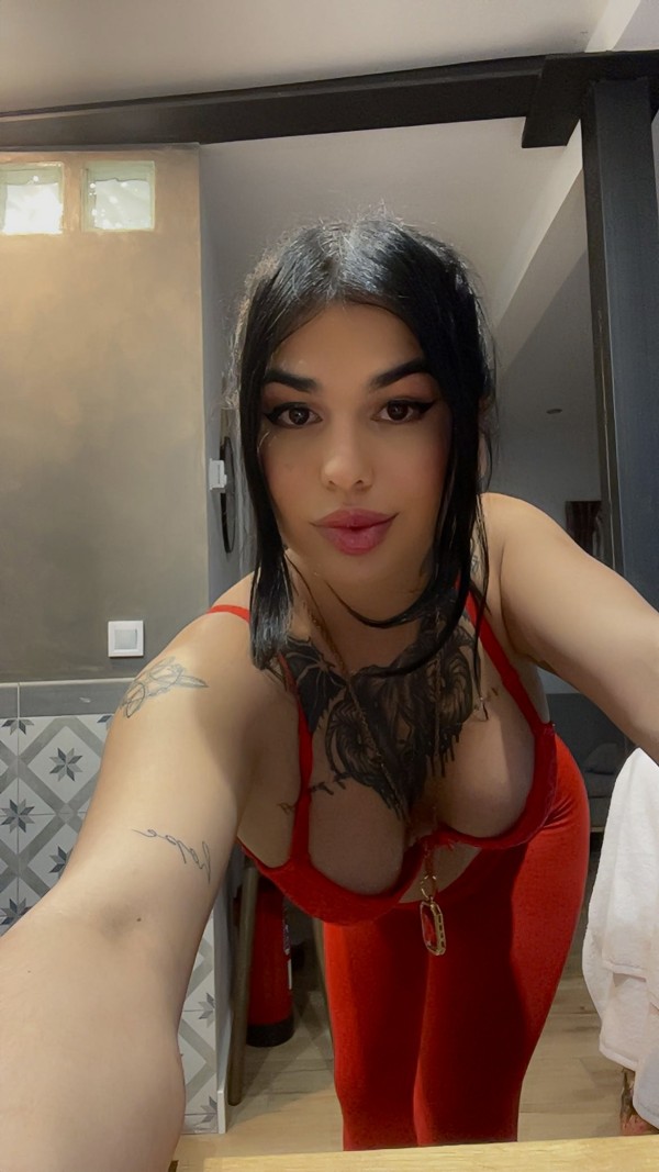 SEXY NIÑATA CON TETAS GRANDES PARA DARTE A MAMAR