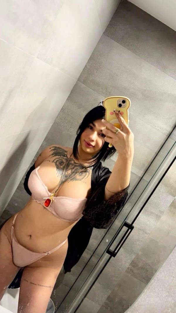 SEXY NIÑATA CON TETAS GRANDES PARA DARTE A MAMAR