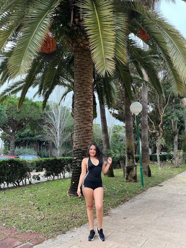 SOY UNA COLEGIALA Y SOLO QUIERO FOLLAR