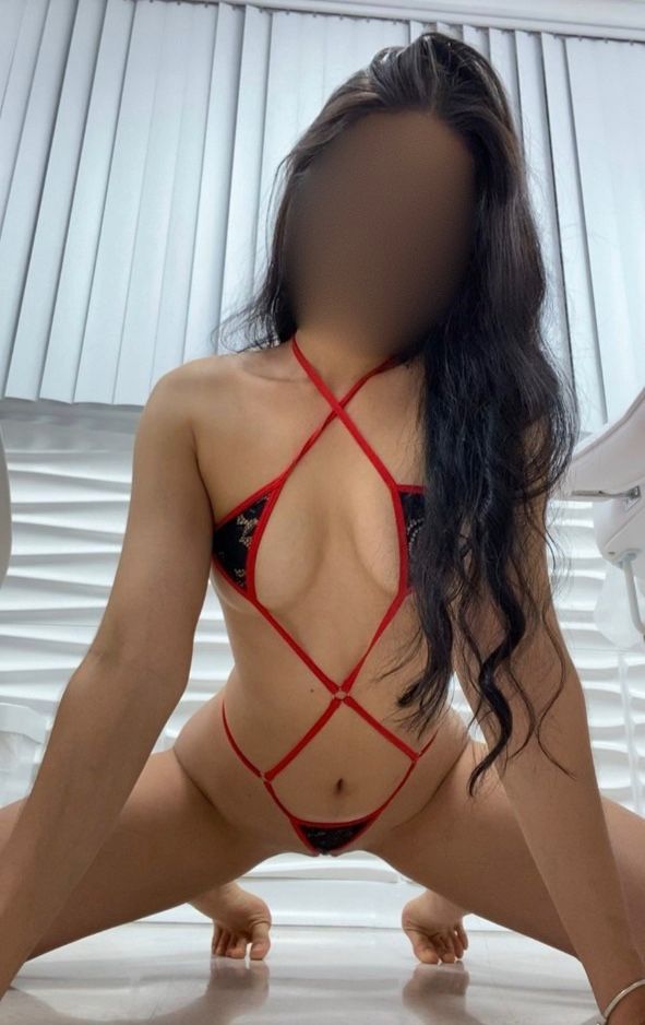 RICA DELGADITA QUIERE LECHITA..