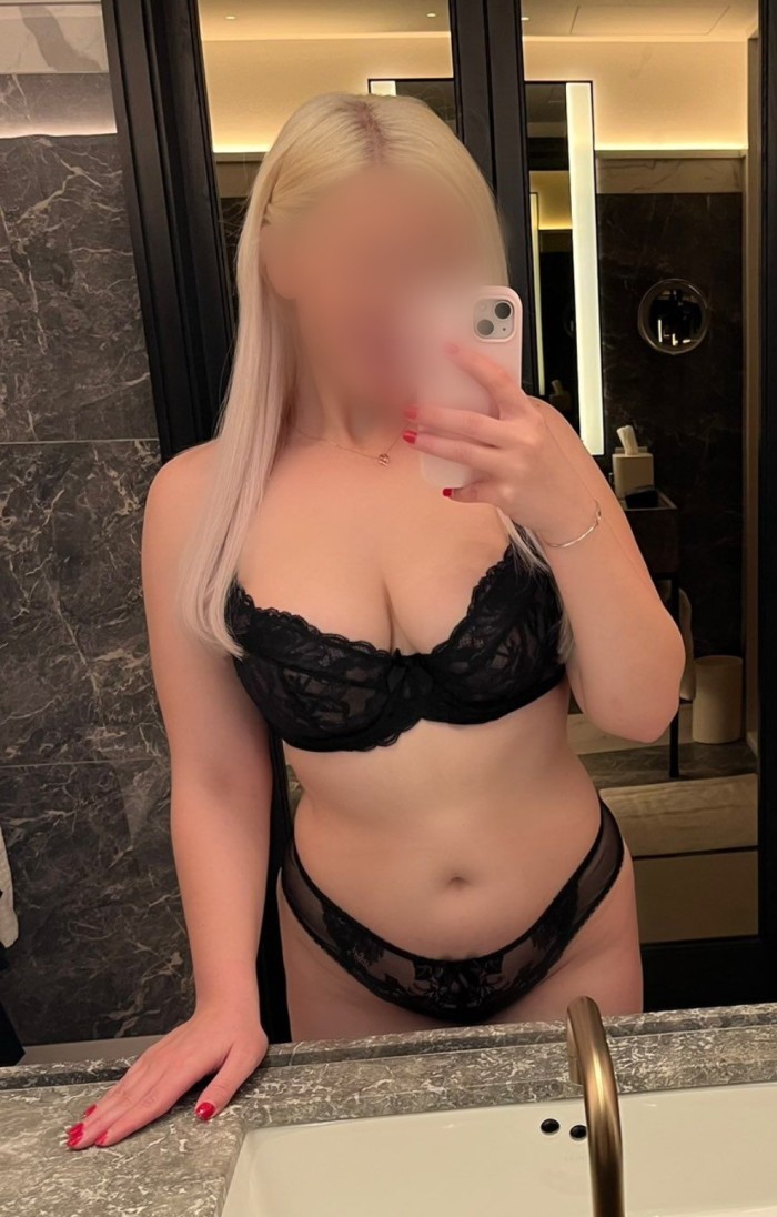 RUBIA TETONA FIESTAS LARGAS SALIDAS SEXO MASSAGE F