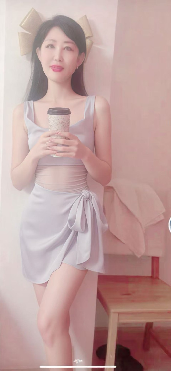 Chica asiática muy sexy y caliñosa