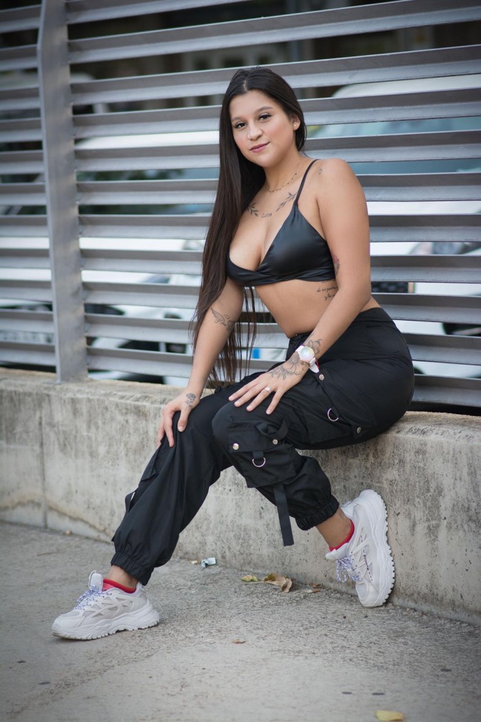 TRAVIESA Y DIVERTIDA MUY PICANTE