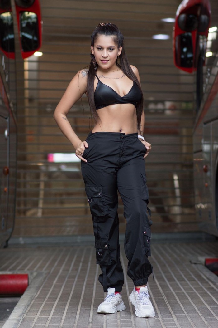 TRAVIESA Y DIVERTIDA MUY PICANTE