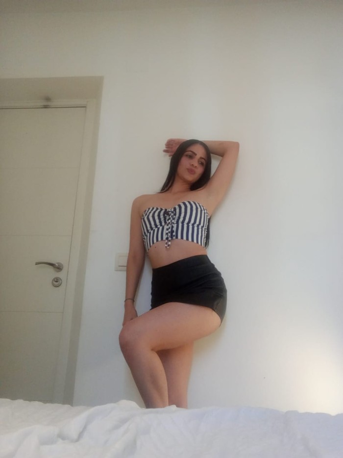 VEN A PASARLO RICO CON UNAS AMIGUITAS QUE TE ENCAN