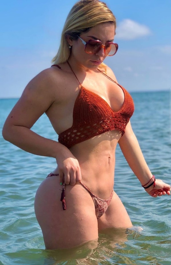 SALOMÉ – RUBIA TATUADA CON CULO GRANDE Y ACTITUD PERVERSA TE ESPERA