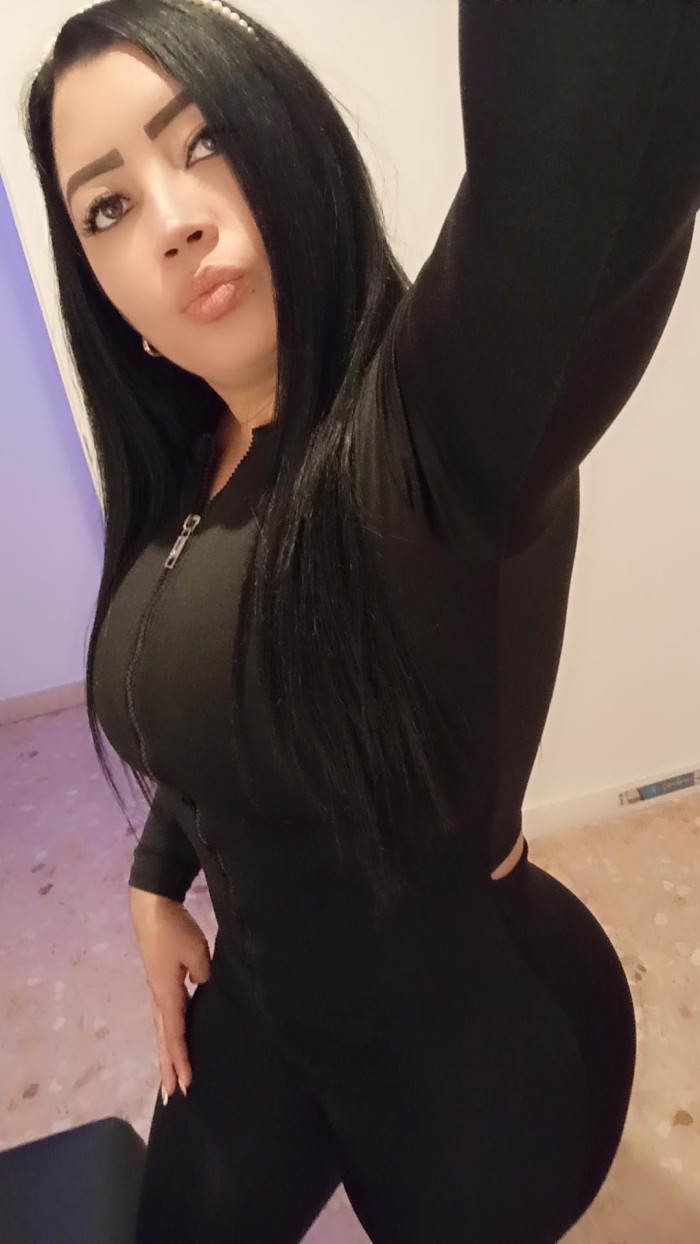 DISCRETA Y MUY IMPLICADA SALIDAS 24 H