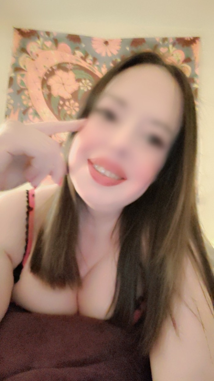 MADRILEÑA CON CURVAS, VEN A JUGAR FRENTE EL ESPEJO