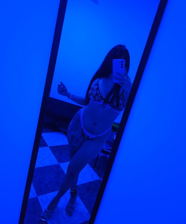 TU PUTITA CALIENTE EN LA CAMA