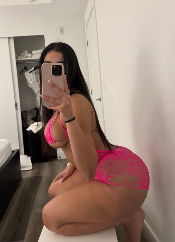 Laura colombiana fiestera y entregada