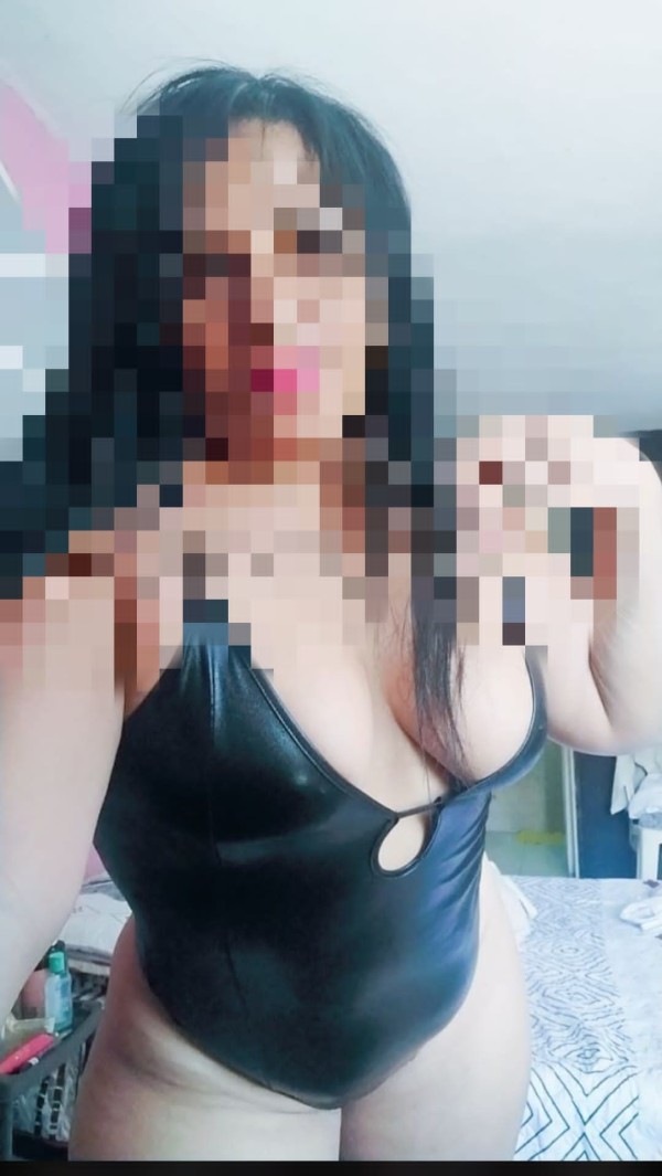 Joven latina piel exótica santiago de compostela