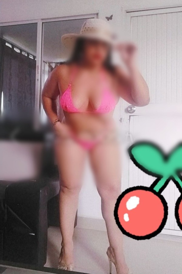 Joven latina piel exótica santiago de compostela