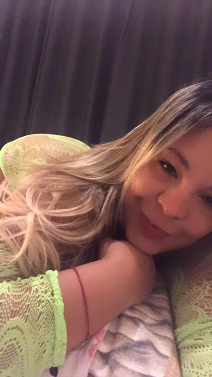 CHICA MADURITA MUY CURIOSA