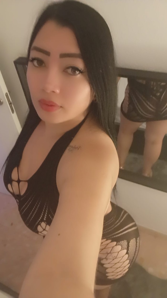 FIESTERA, CALIENTITA Y JUGUETONA..