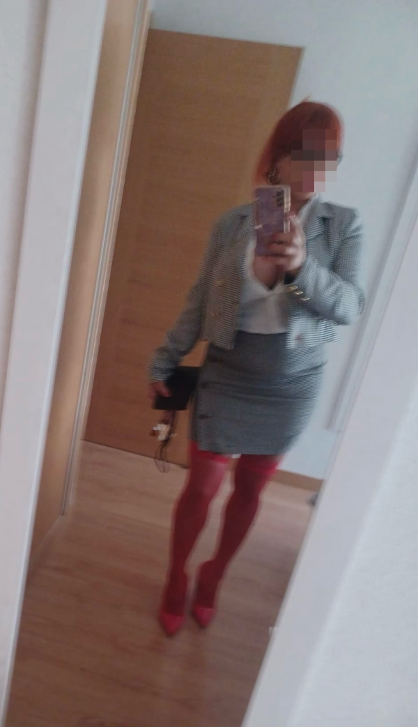 EJECUTIVA FOLLADORA, JUGUETONA, CARIÑOSA SÚPER CACHONDA – DISCRECIÓN