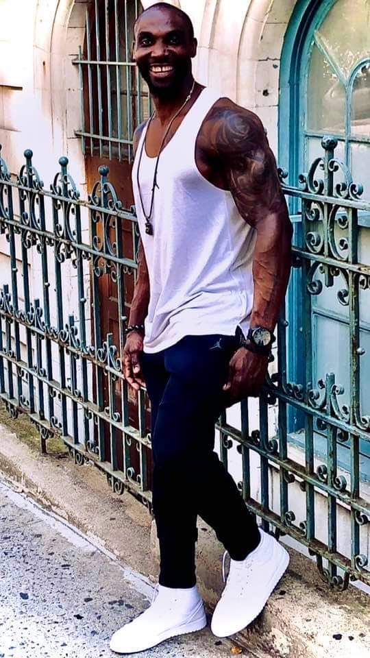 Macho africano chico de gimnasio