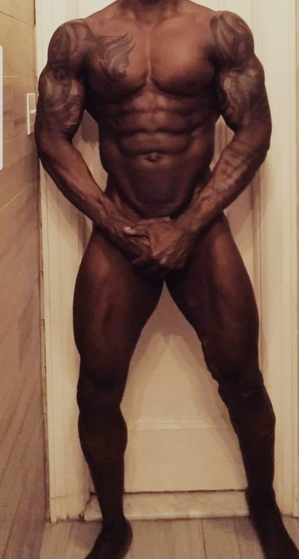 Macho africano chico de gimnasio