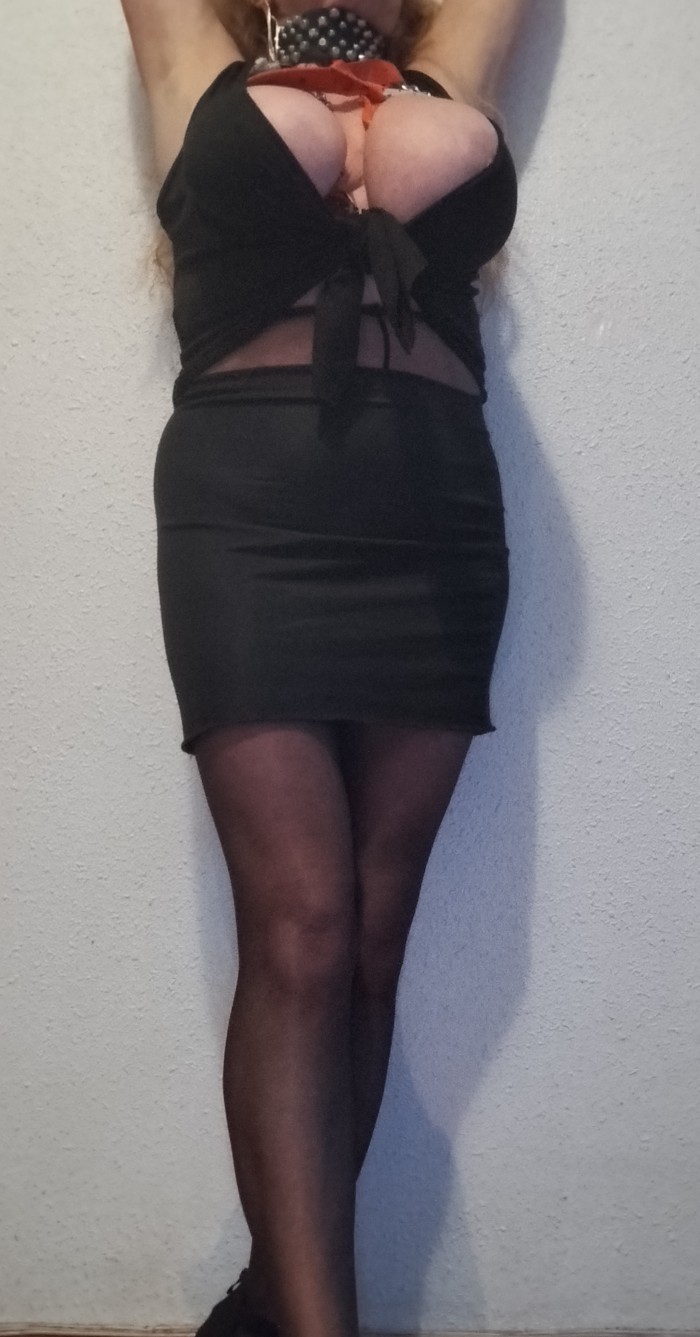 Tú sumisa obediente,diferente