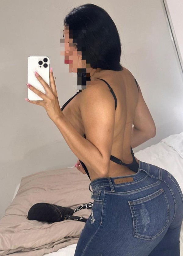 latina culona fiestera y viciosa
