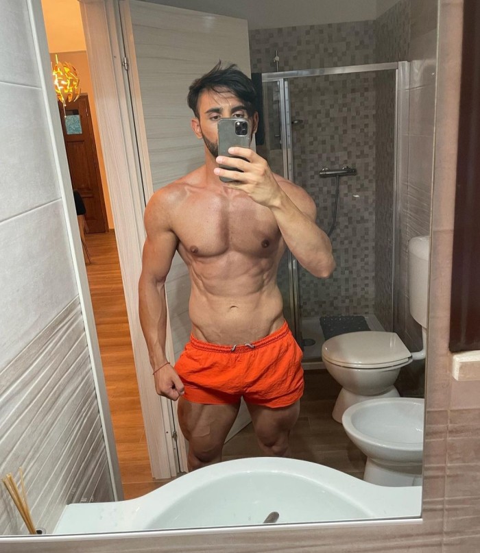 Carlos por pocos dias en la ciudad, español.