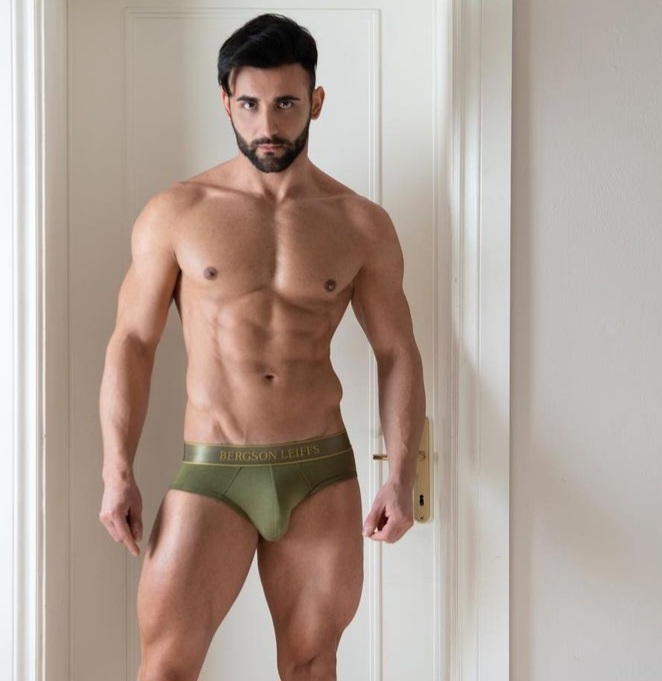 Carlos por pocos dias en la ciudad, español.