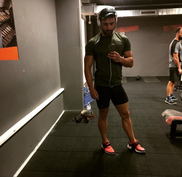 Carlos por pocos dias en la ciudad, español.
