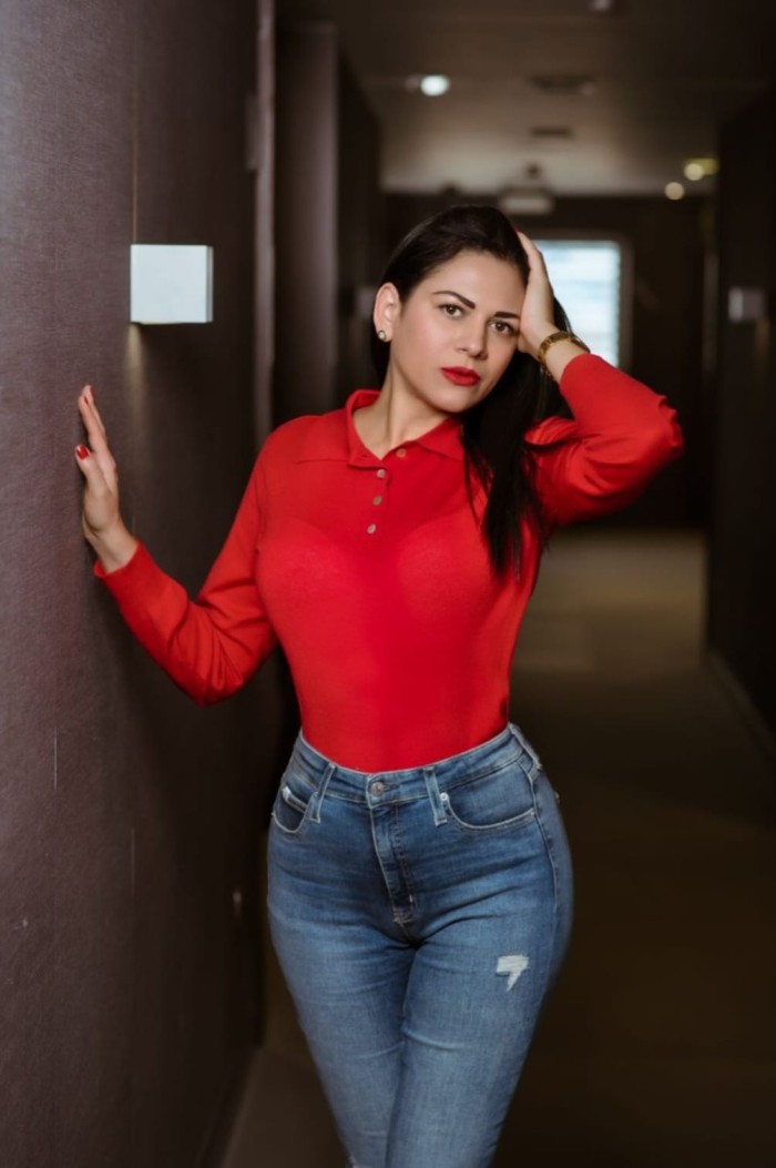 NOVEDAD LETICIA 90 DE PECHOS BONITOS Y NATURALES