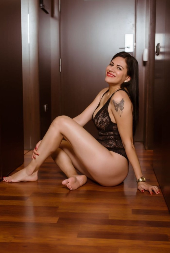 NOVEDAD LETICIA 90 DE PECHOS BONITOS Y NATURALES