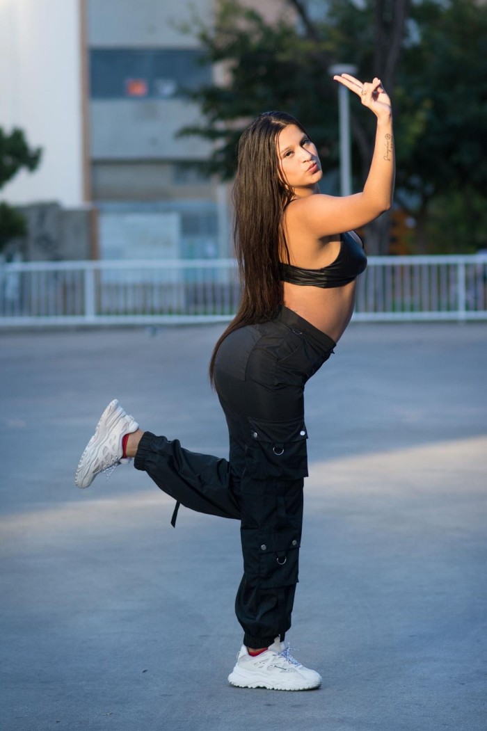 LATINA MORBOSA Y CALIENTE!!