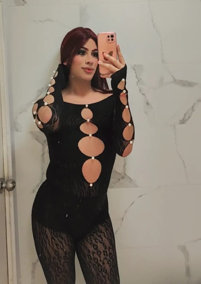 CÓRRETE MIENTRAS ME VES DESNUDA Y EMPALMADA