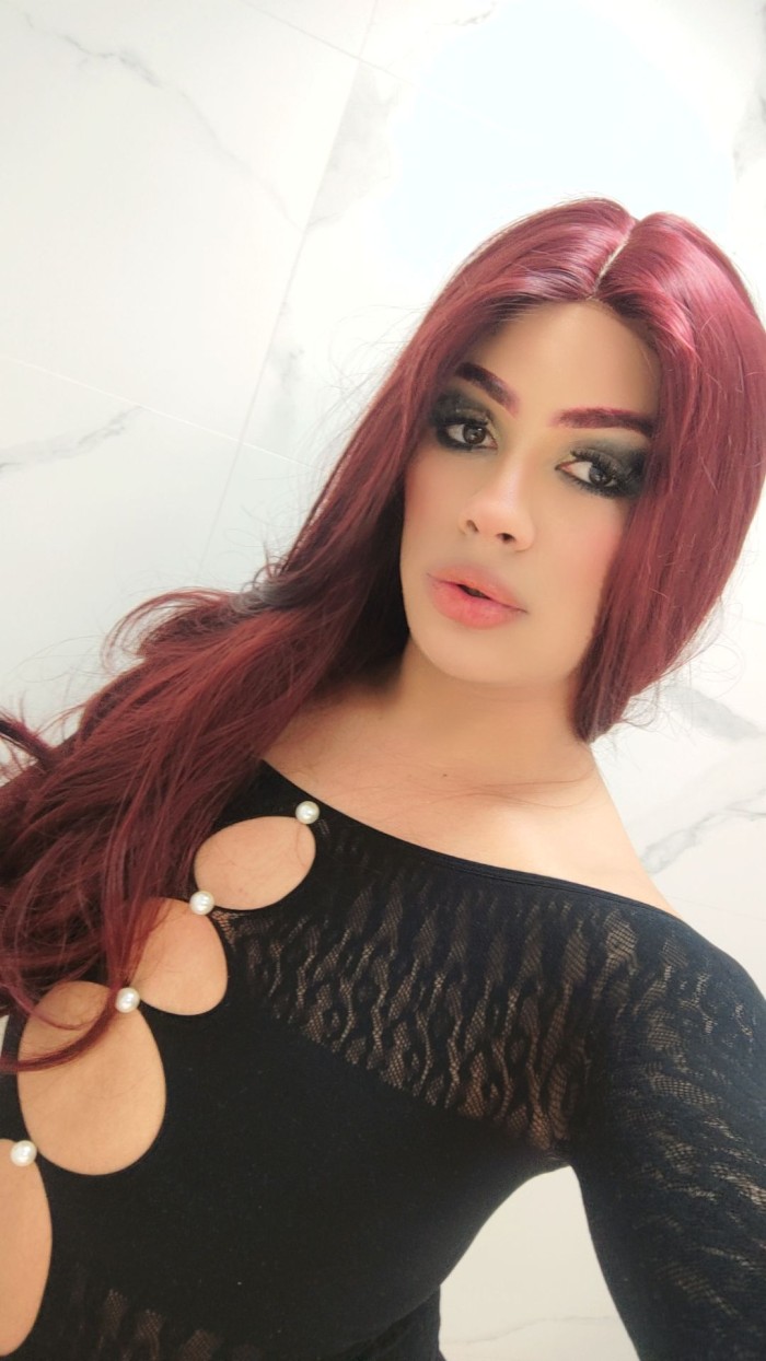 CÓRRETE MIENTRAS ME VES DESNUDA Y EMPALMADA