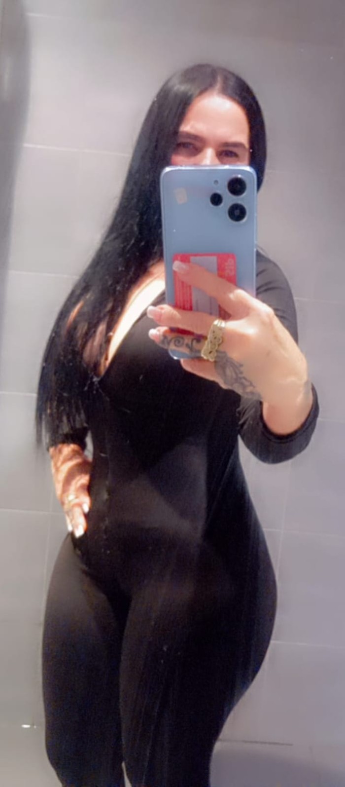 Madurita bien guarra , quiero tu polla…