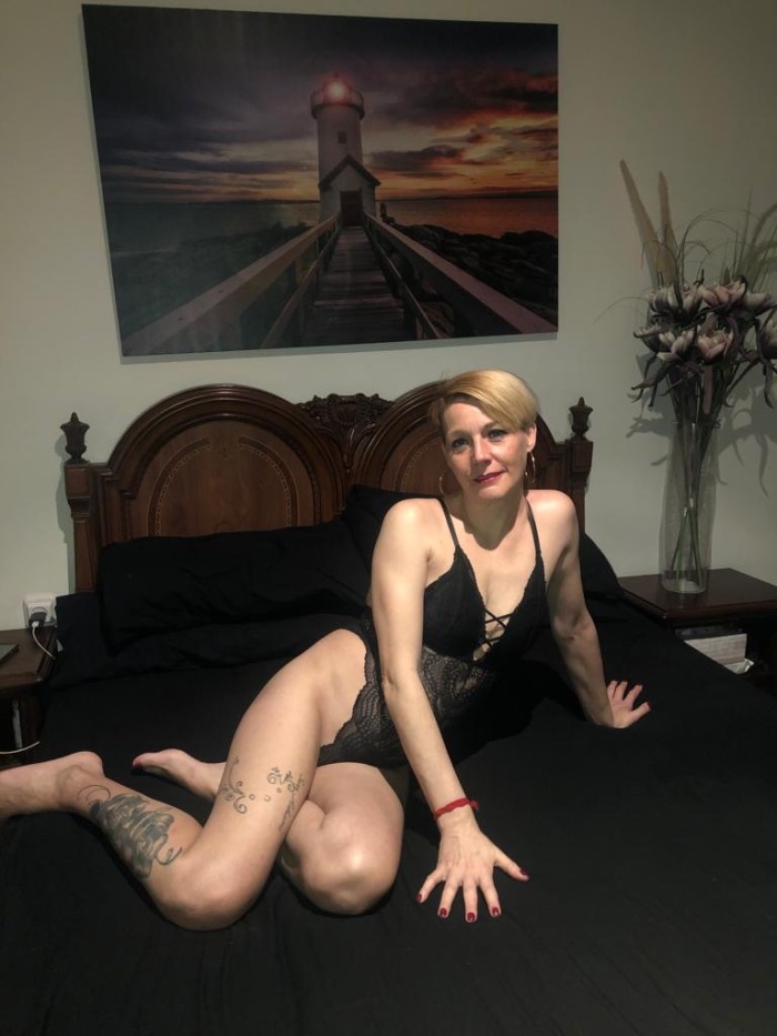 Olga catalana dulce cariñosa atrevida festejera