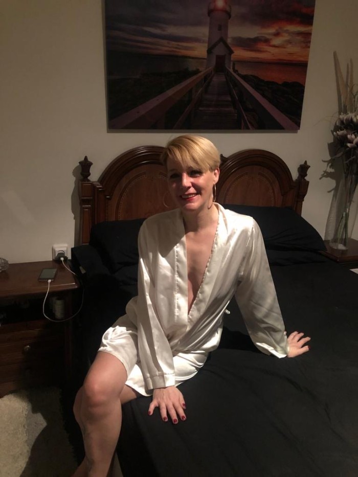 Olga catalana dulce cariñosa atrevida festejera