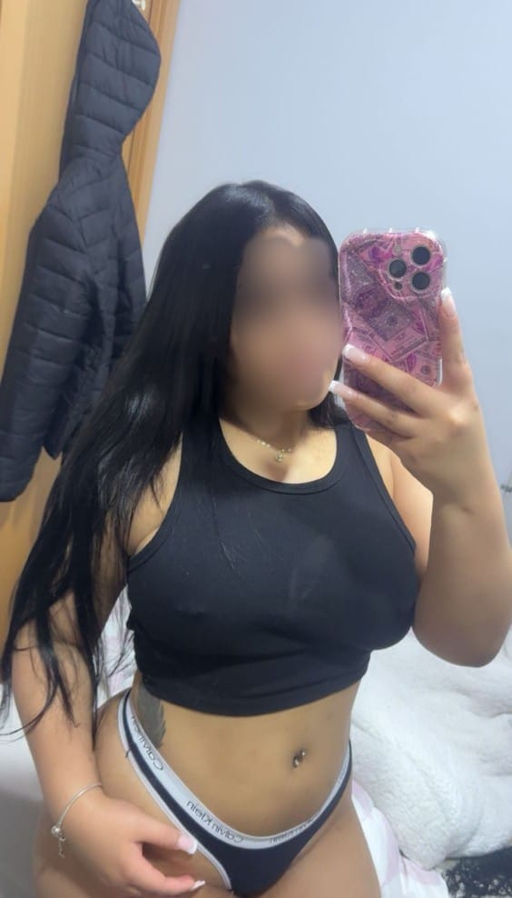 CULONA QUIERE CONSOLARSE CON UNA POLLA