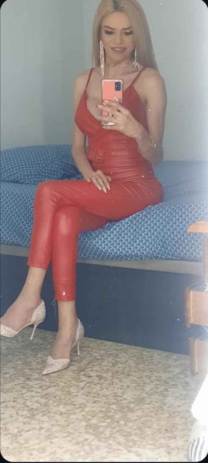 Sevilla capital chika transexual latina Venezuelan