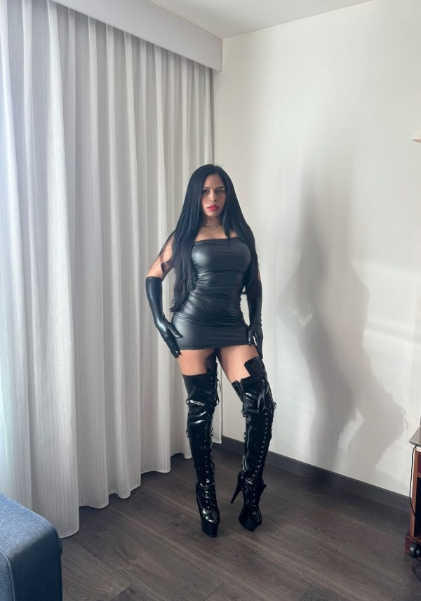 Mulata cachonda, muy caliente Con muchas ganitas