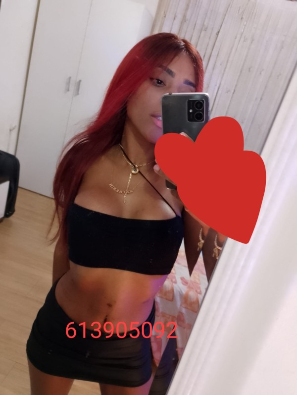 Delgadita joven cariñosa