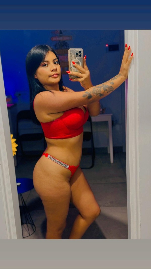 Preciosa latina complaciente en Nou Barris