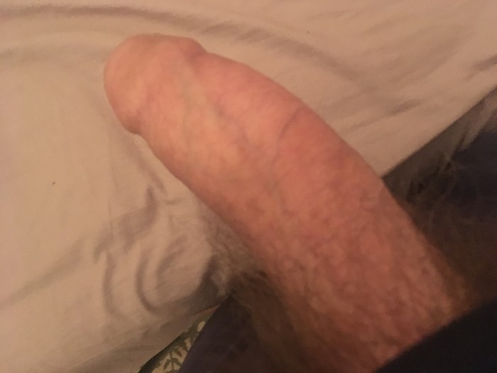 Maduro dotado para señoras q quieran sexo discreto