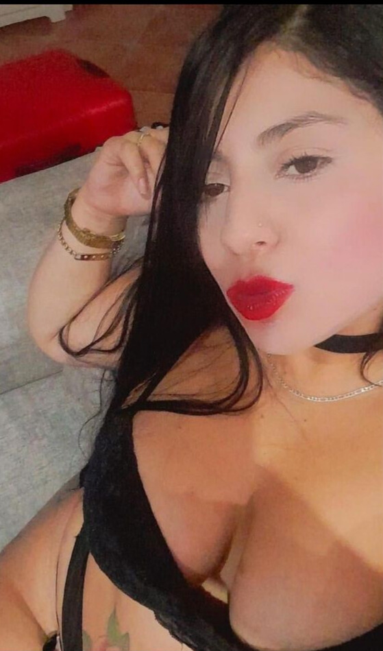 jovencita juguetona nueva en Pontevedra