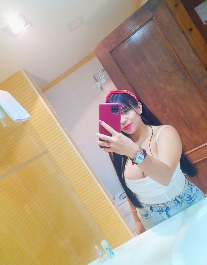 jovencita juguetona nueva en Pontevedra