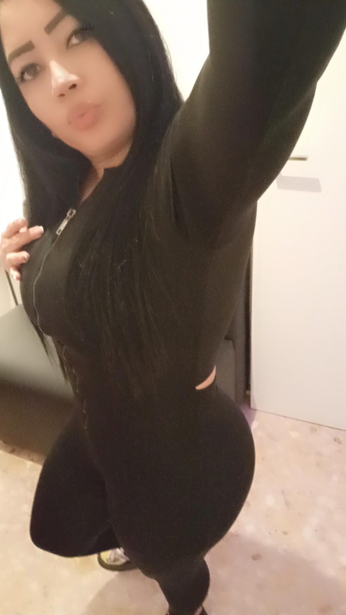 ARDIENTE, SEXY Y CARIÑOSA/ SALIDAS