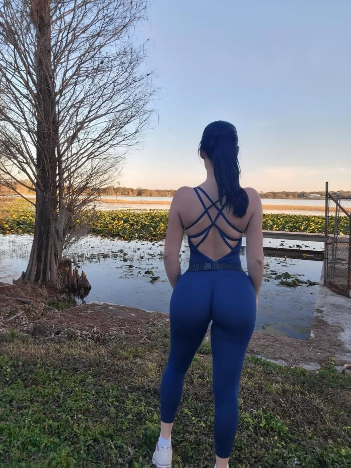 JOVENCITA DISPUESTA A COMPLACERTE. POR POCOS DÍAS