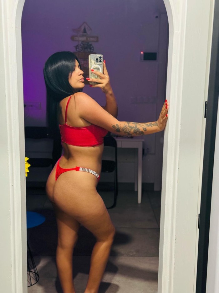 Latina divertida y traviesa VIA JULIA